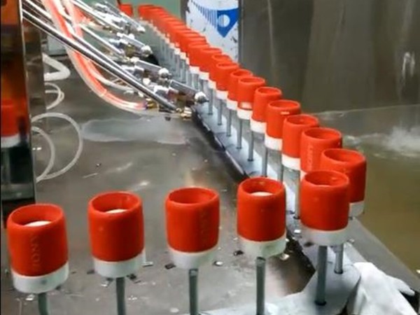 如何將噴涂速度由30s/個變?yōu)?.5s/個？鵬鯤噴漆設(shè)備教您實(shí)現(xiàn)