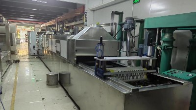 橡膠管塑料套管手感油全自動(dòng)噴涂流水線