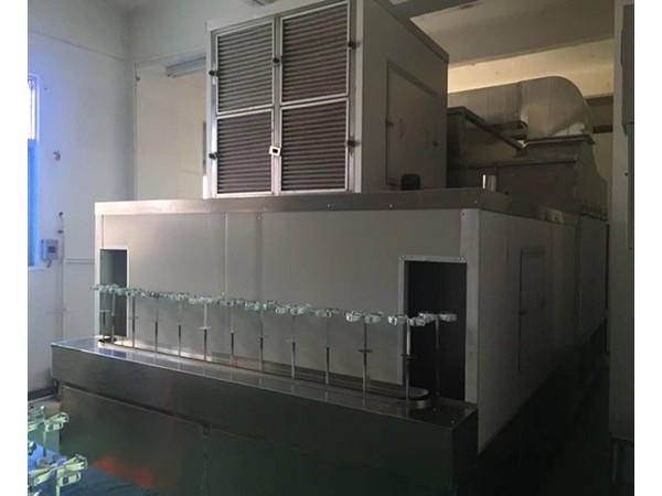 玩具自動噴油機(jī)用哪種設(shè)備合適？