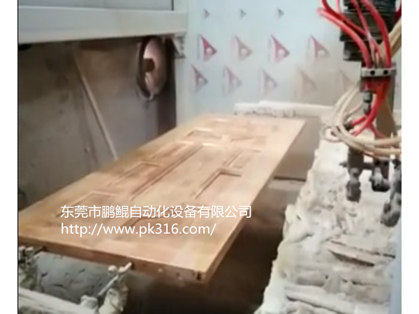 佛山木門自動(dòng)噴漆機(jī)器噴涂有哪些優(yōu)點(diǎn)