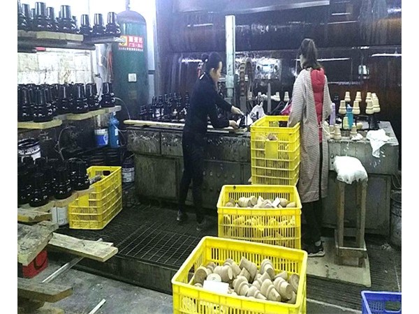 沙發(fā)腳噴漆設(shè)備，速度就是如此之快！