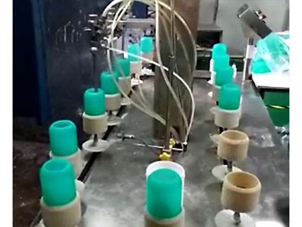 硅膠制品為什么要用噴油設備進行加工處理