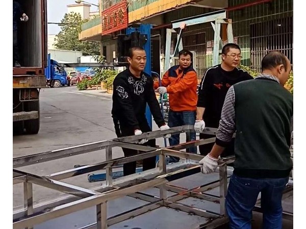 自動噴漆設備廠老板率先垂范 員工齊心協(xié)力!!!