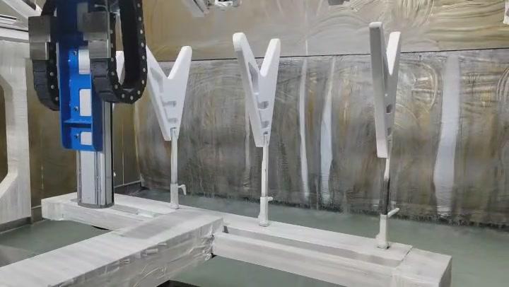 樂器八軸聯(lián)動(dòng)靜電噴漆機(jī)器人