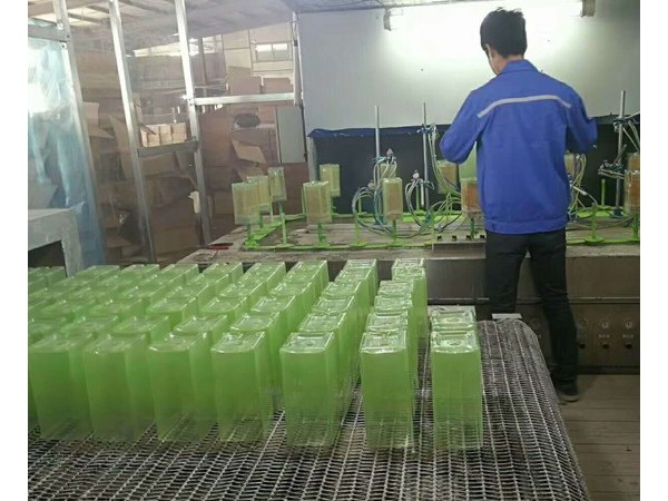 自動噴涂設備代替噴油工的必要性?。?！