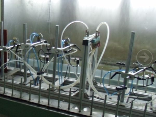 如何選擇一款好的玩具自動噴漆機