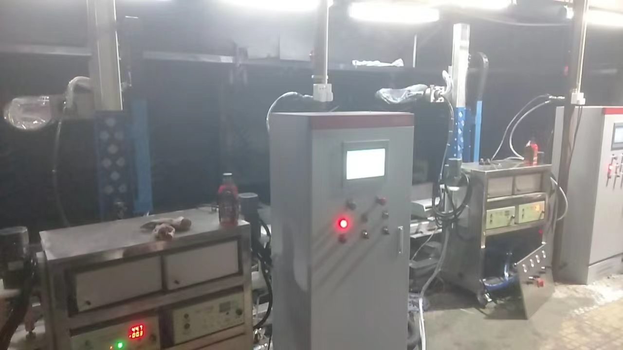 箱包五金配件5軸追蹤式靜電噴涂設(shè)備