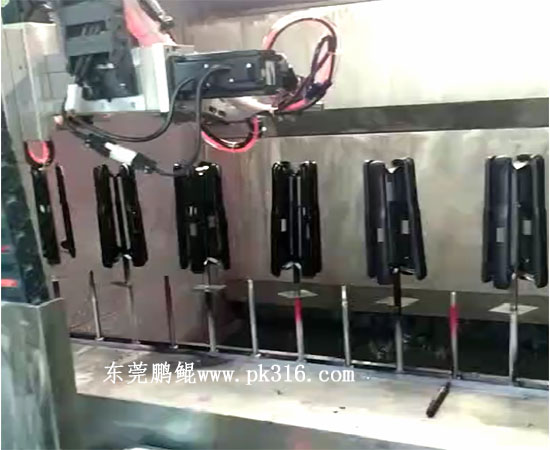 拉發(fā)器自動(dòng)噴漆機(jī)3